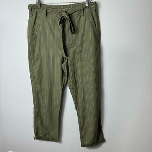 American Eagle Paper Bag Pant size 12 1890